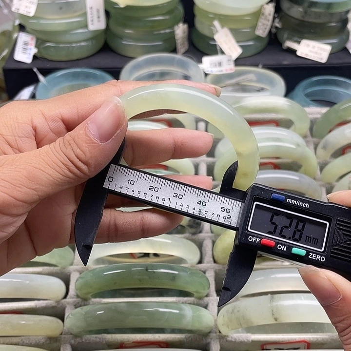 蛇纹石玉未镶嵌手镯235
