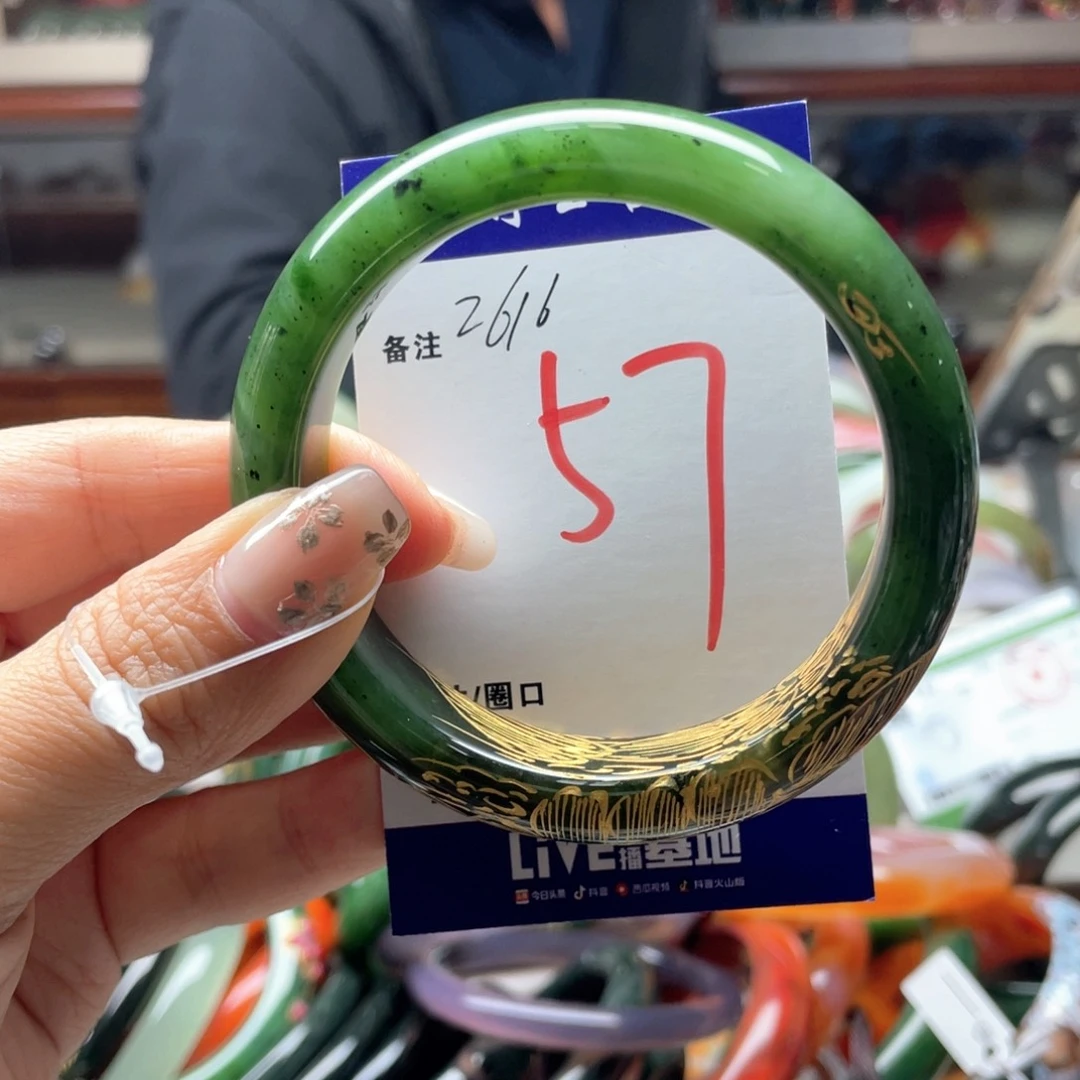 宝****和田玉未镶嵌手镯