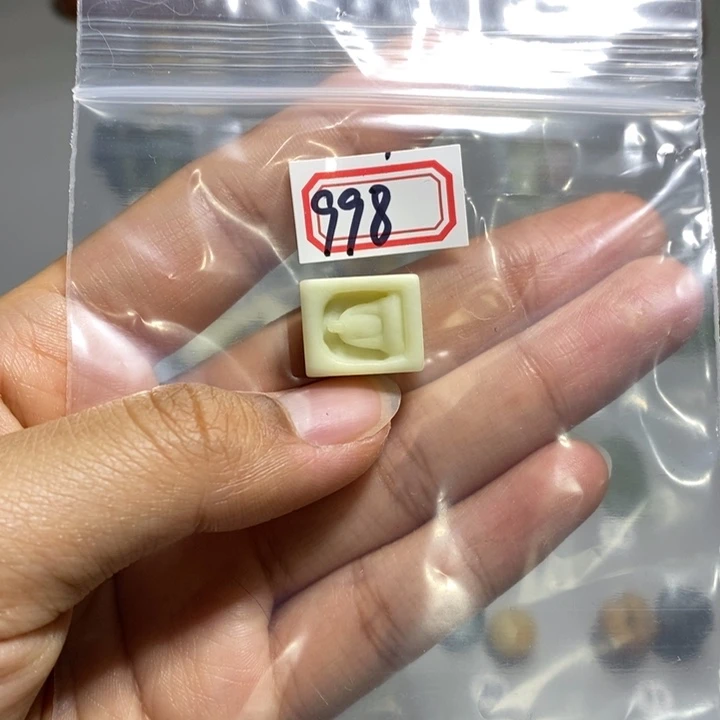 蛇纹石玉颈饰未镶嵌福**赵