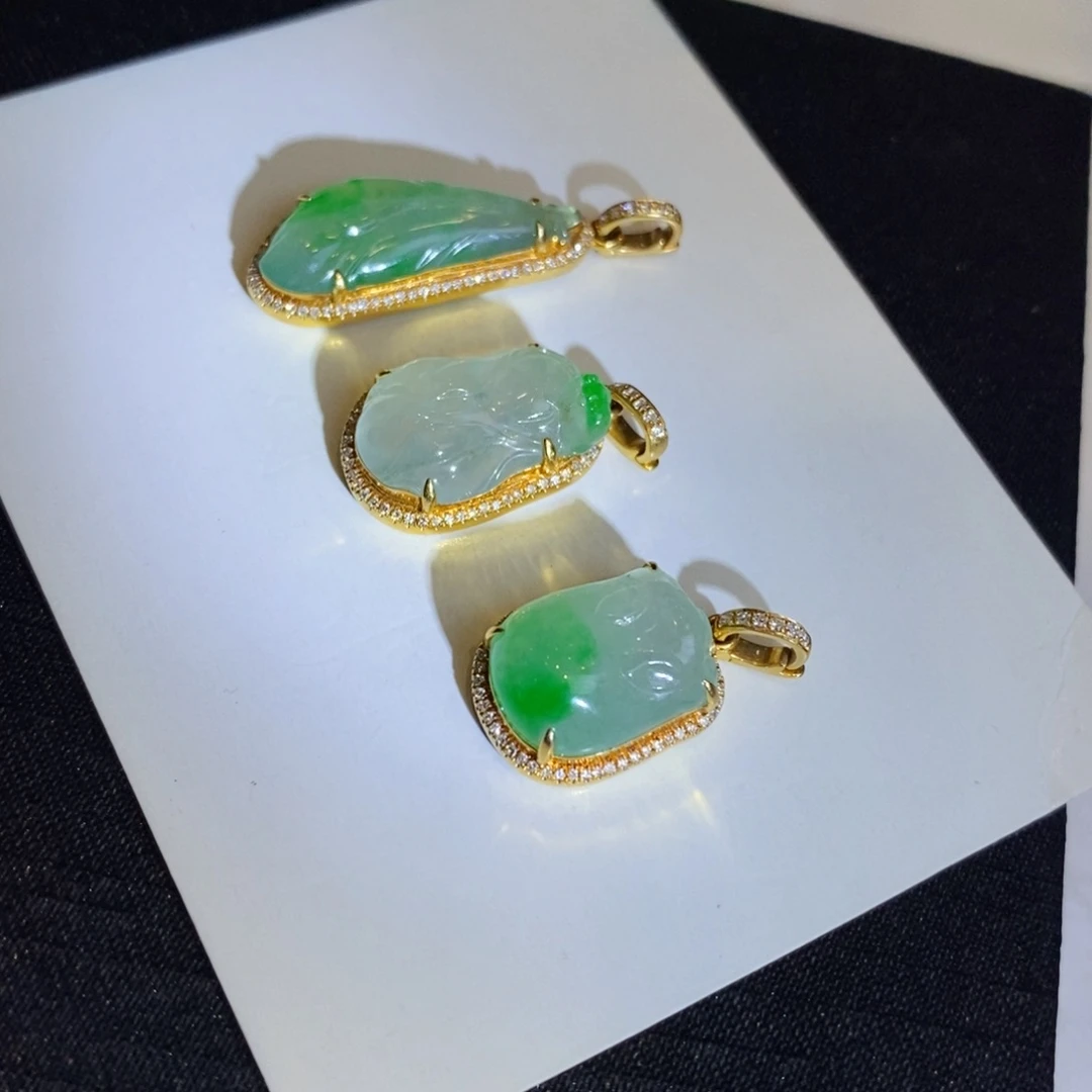 翡翠颈饰18K金镶嵌设计款小猪，白菜，玉兰花 多样性发其一