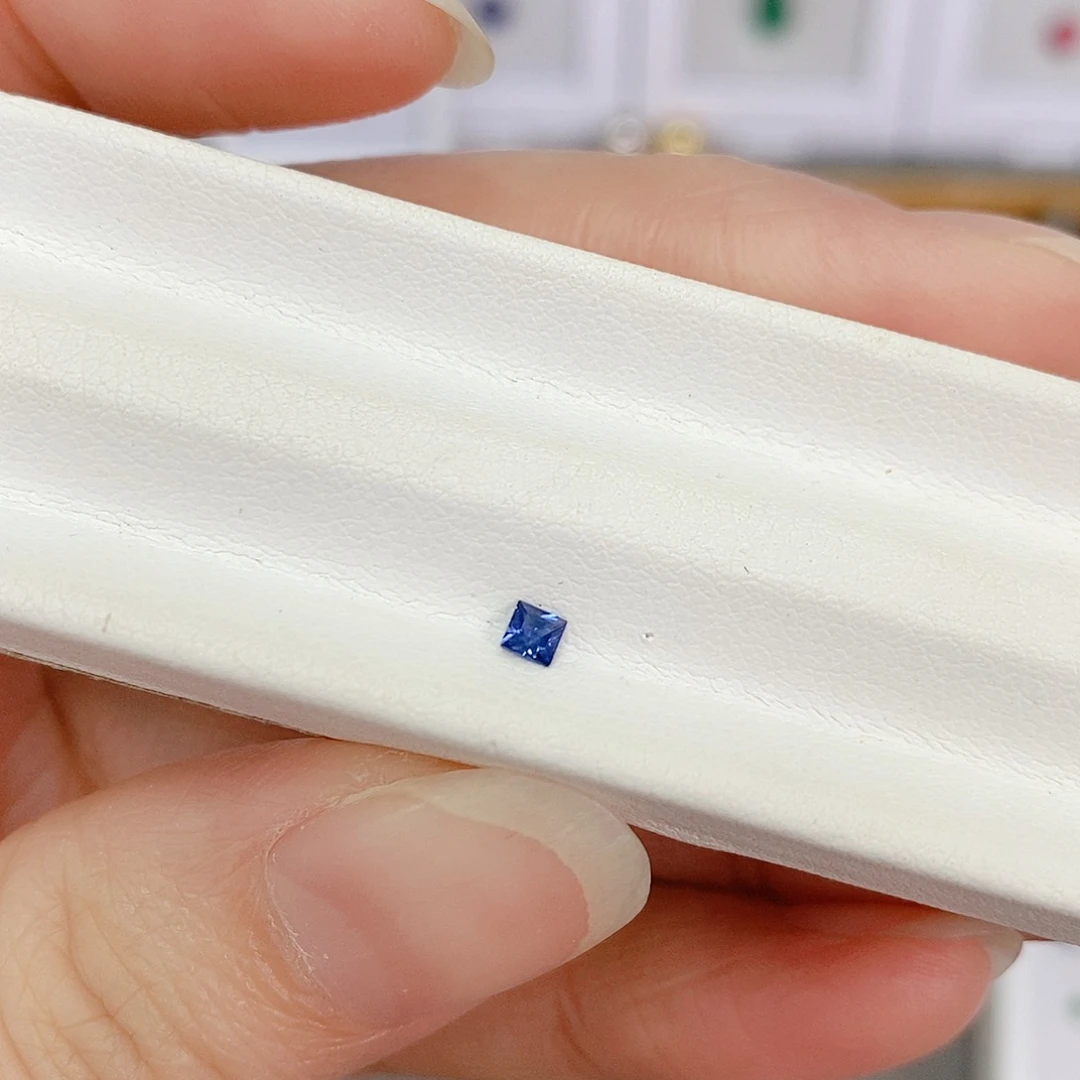 裸石未镶嵌祖母绿比****爱