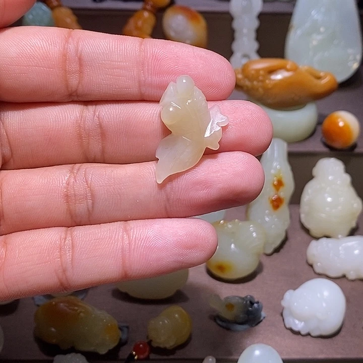 和田玉未镶嵌车挂