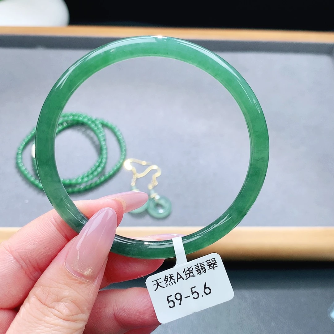 未镶嵌手镯（圆镯）翡翠