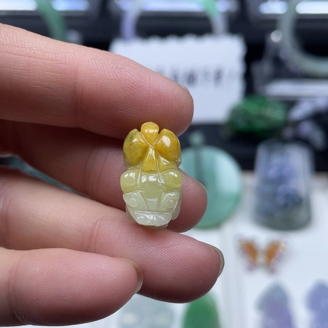 翡翠未镶嵌颈饰貔貅