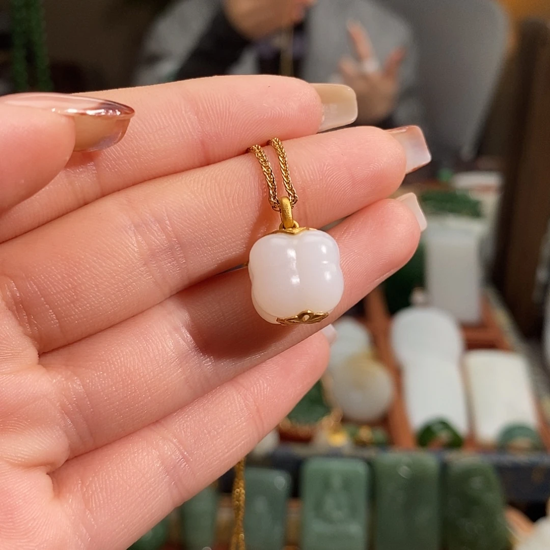 和田玉18K金镶嵌吊坠(赠链)