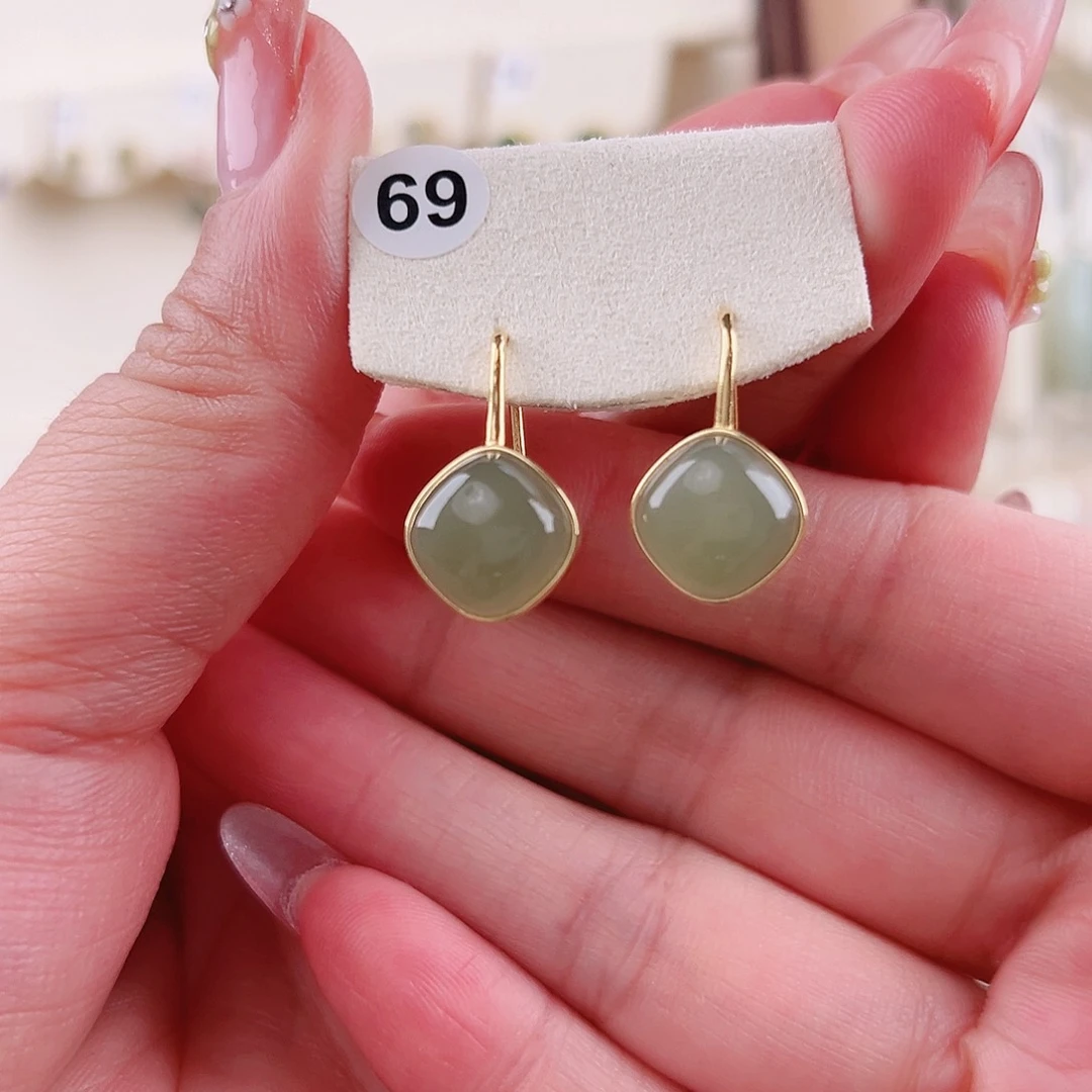 和田玉未镶嵌颈饰天**虹