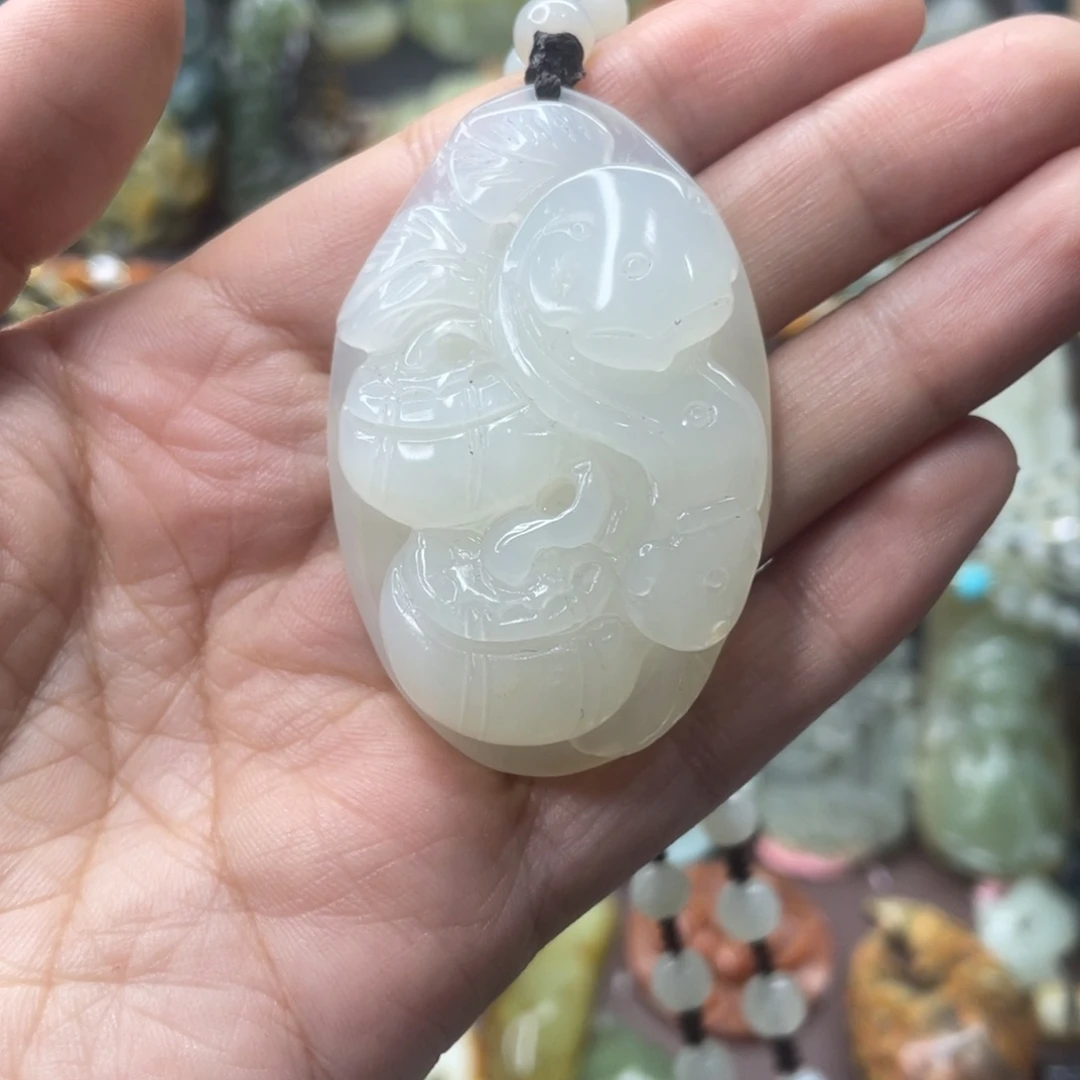 蛇纹石玉未镶嵌颈饰