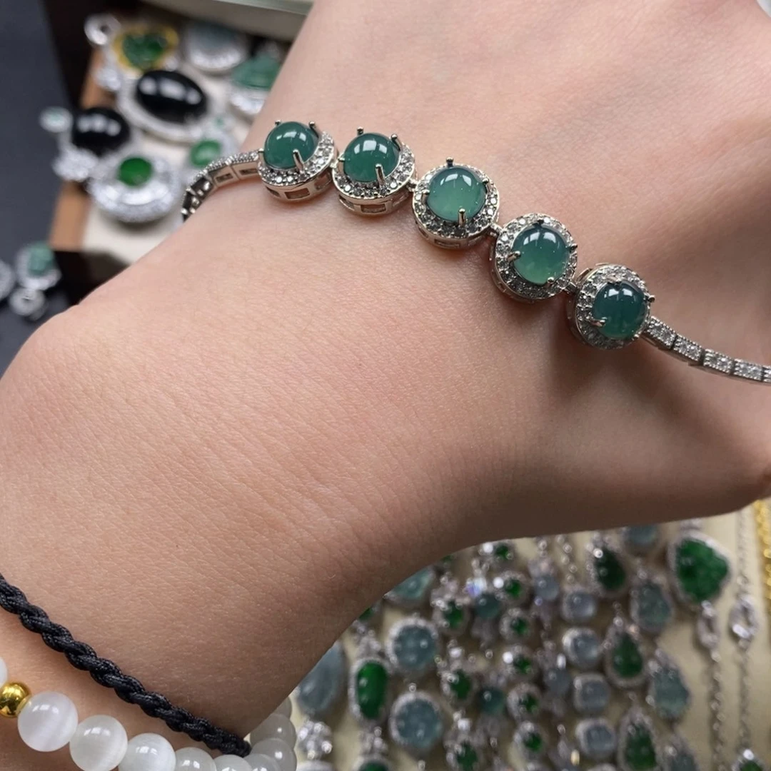 翡翠颈饰未镶嵌翡翠