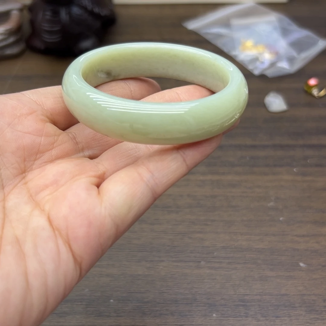 梦****和田玉未镶嵌手镯55.4圈围166