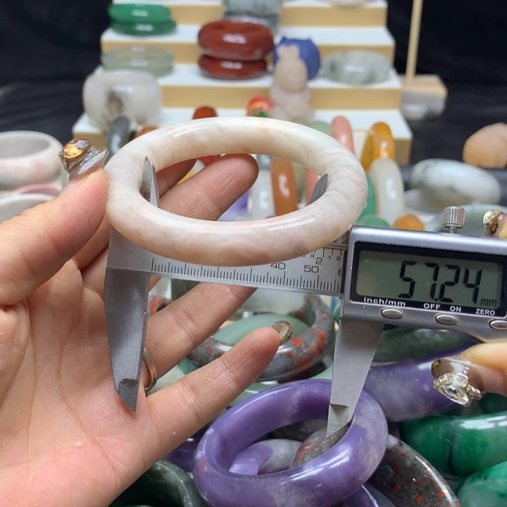 未镶嵌手镯石英质玉