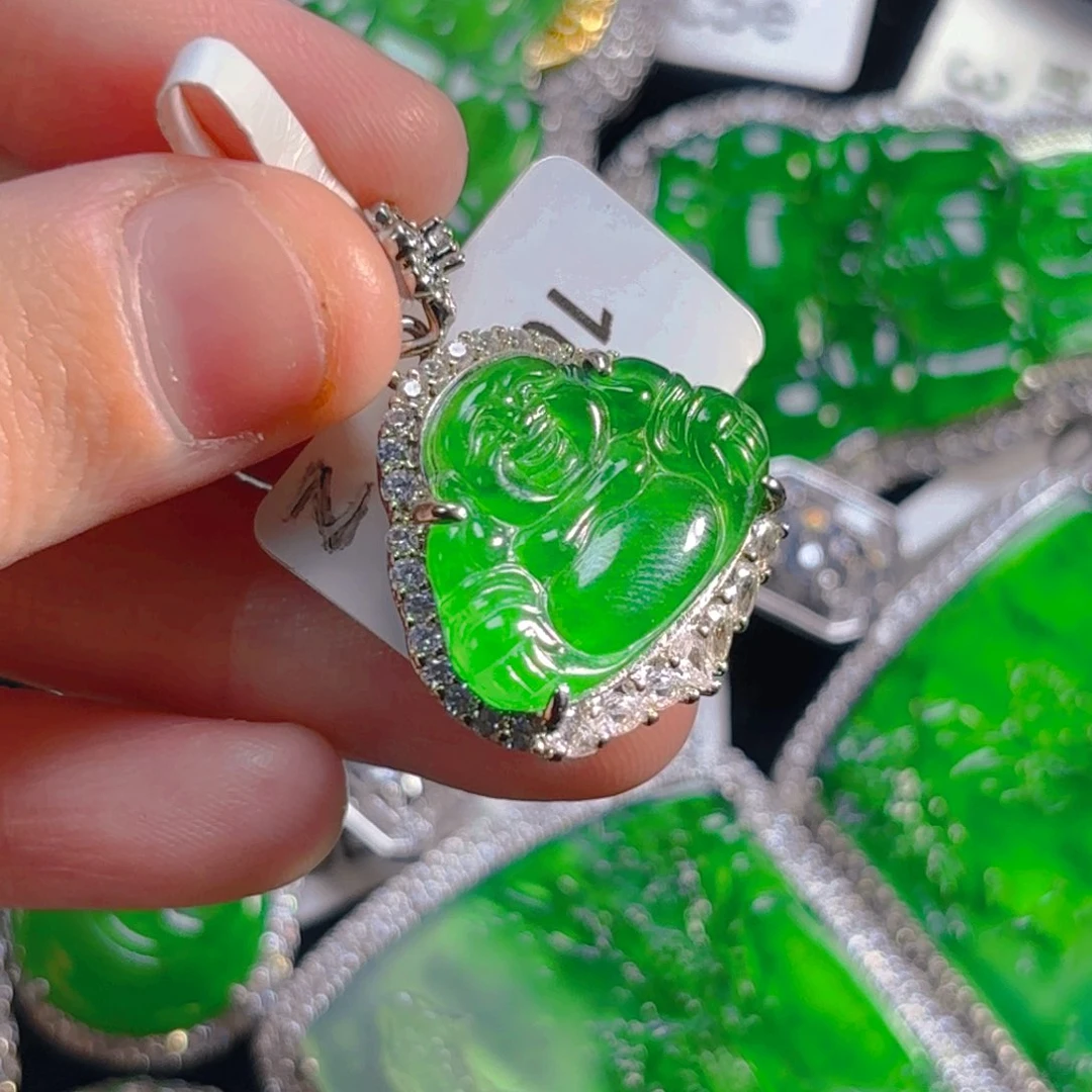 翡翠颈饰未镶嵌佛公