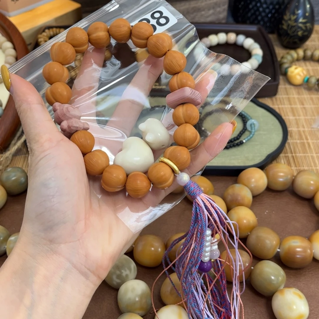 团****猴头核桃手串888手持孤品微瑕