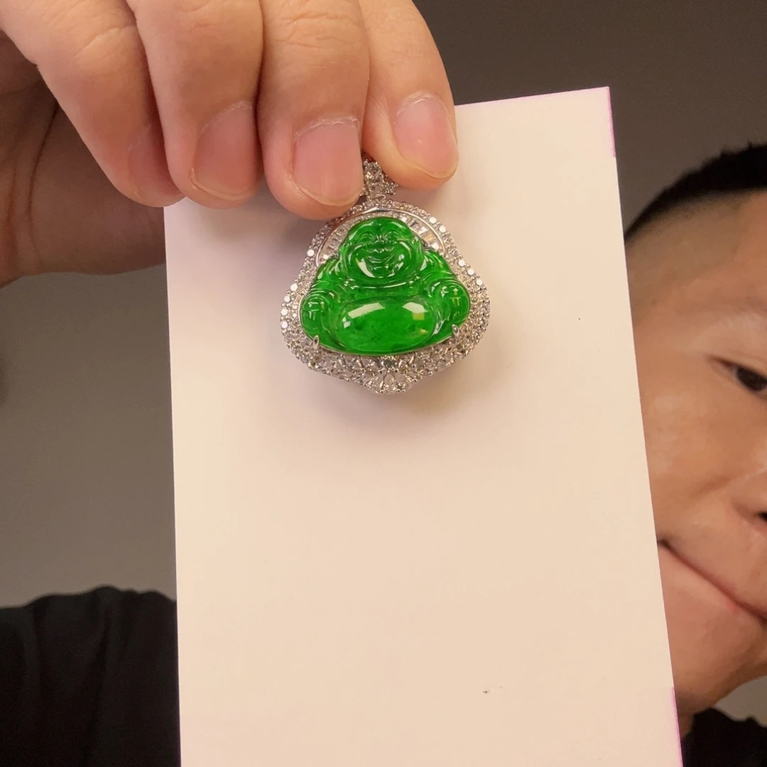 未镶嵌挂件翡翠一件