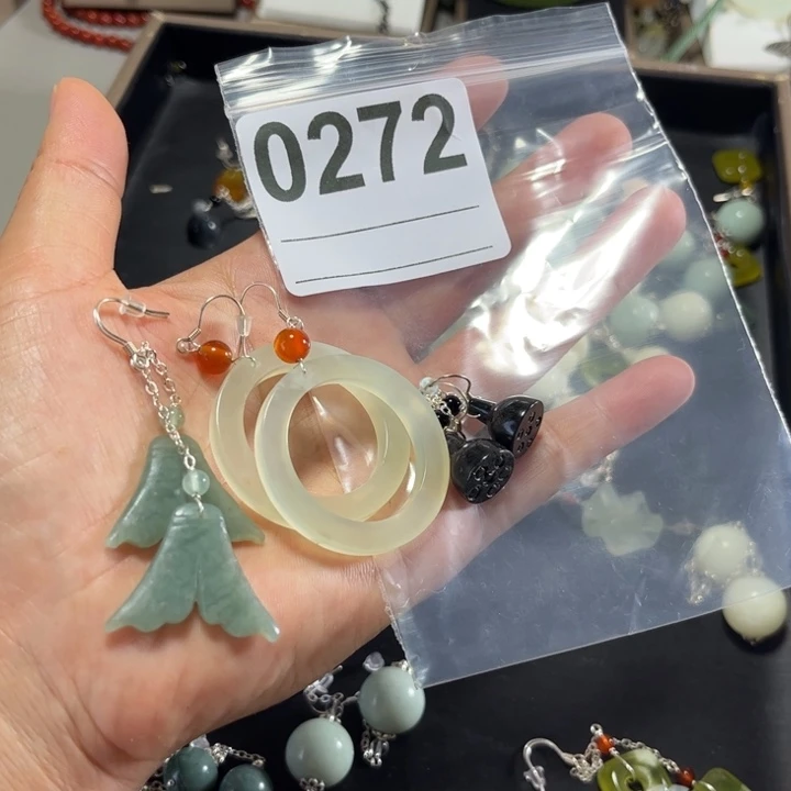 一***官蛇纹石玉合金耳饰