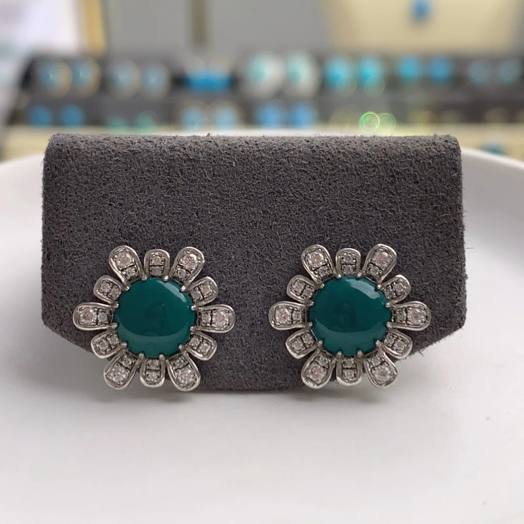 银S925镶嵌绿松石玉化绿太阳花耳钉