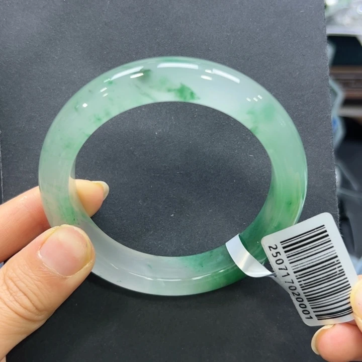 未镶嵌手镯石英质玉（非洲翠）