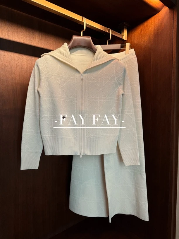 FAY【松弛日记】翻领时尚休闲松弛感奶白色拉链针织套装