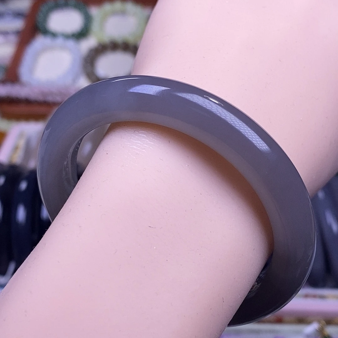 颈饰未镶嵌和田玉毕业级老坑料高冰烟紫手镯55.6