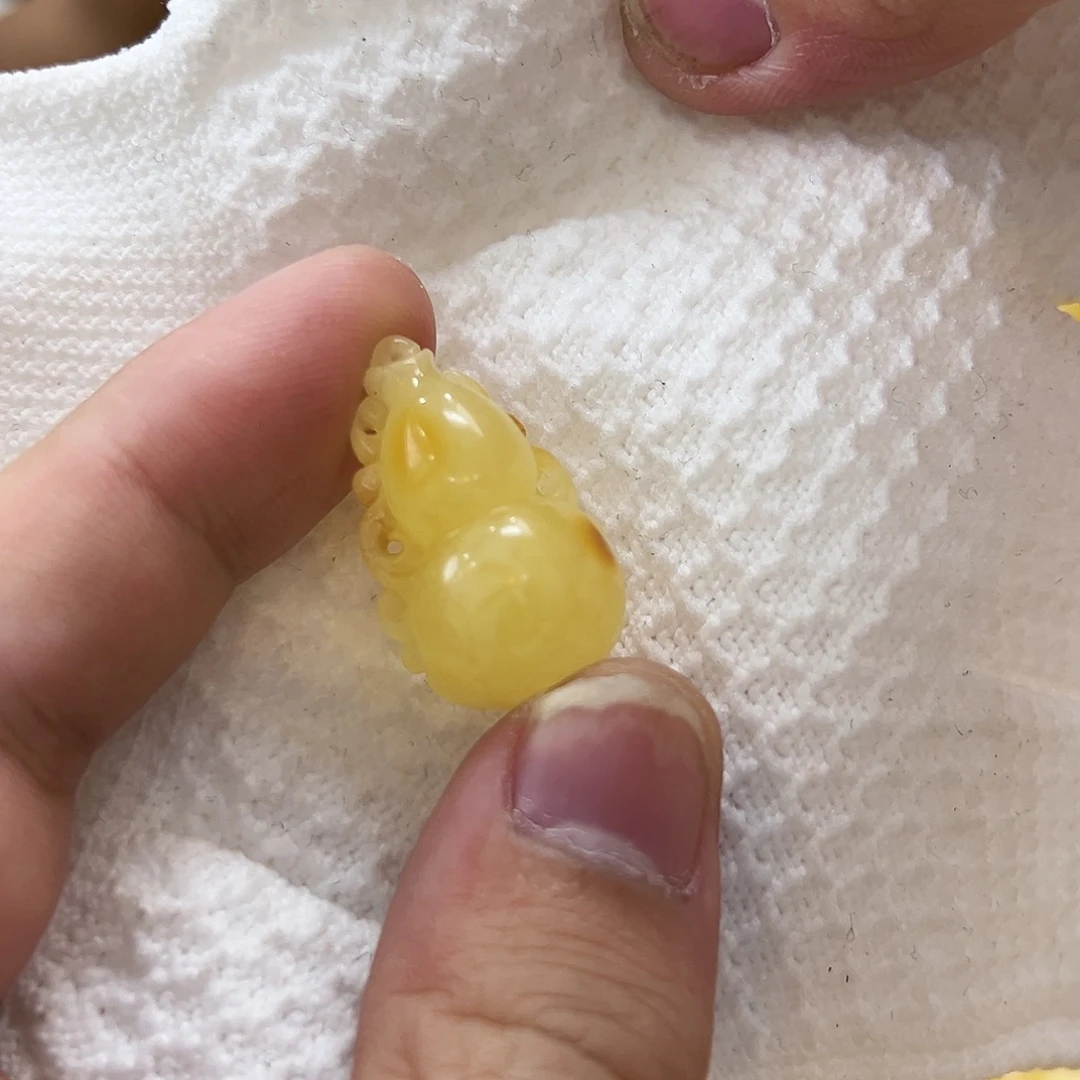 蜜蜡未镶嵌珠宝奇石