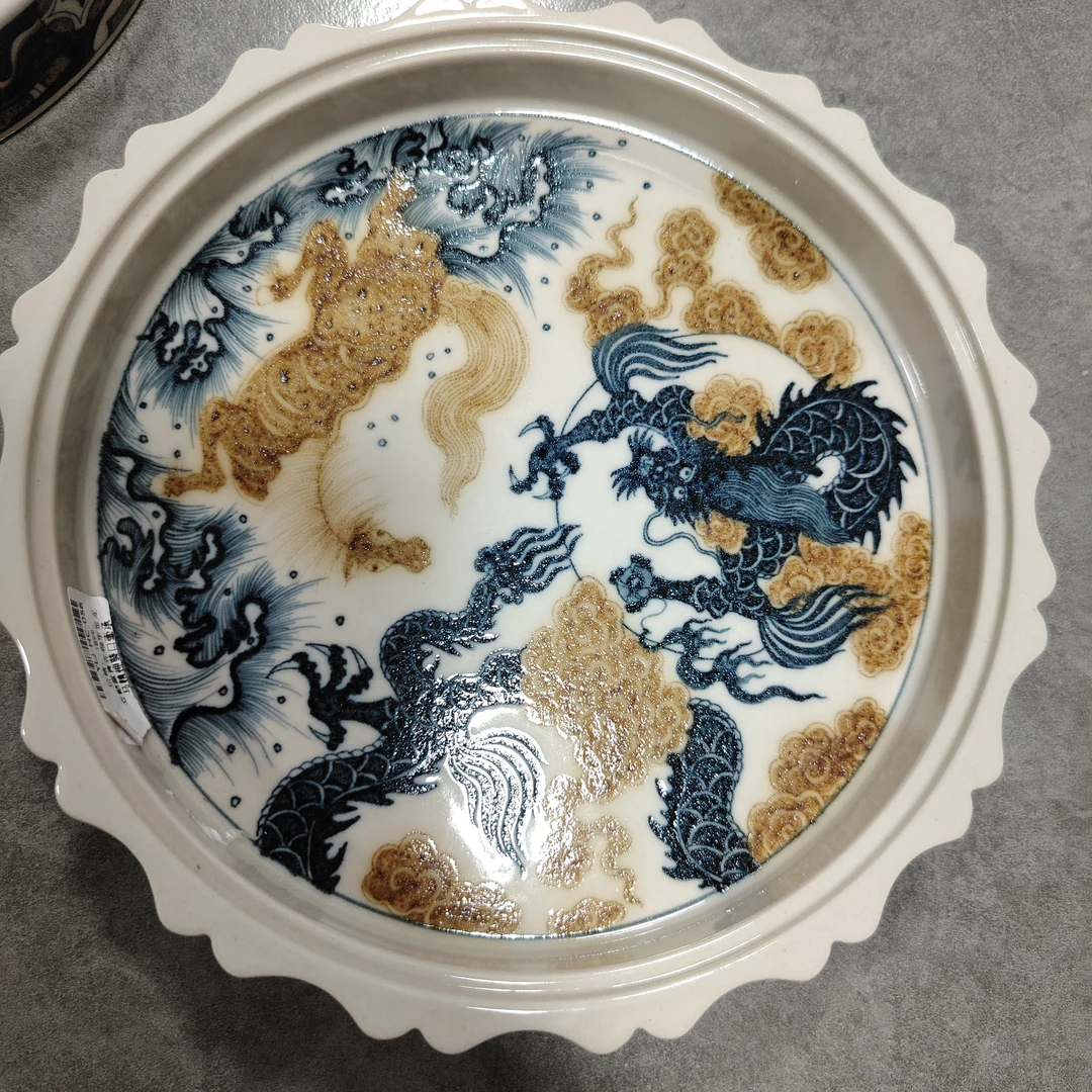 【央广甄瓷】立勤堂青花釉里金龙马精神葵口壶承