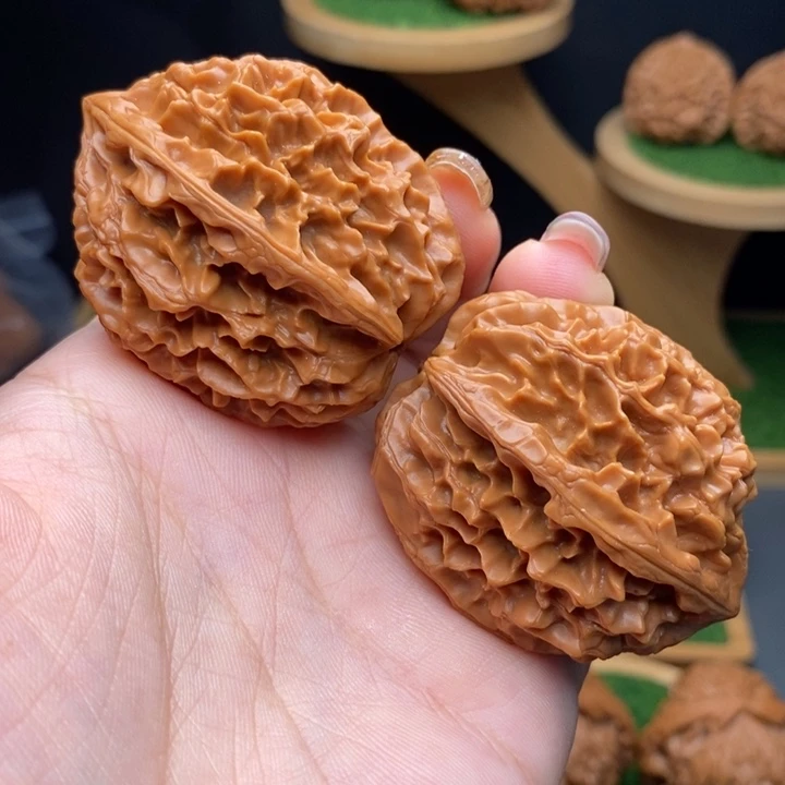 是****文玩核桃把件招财鼠