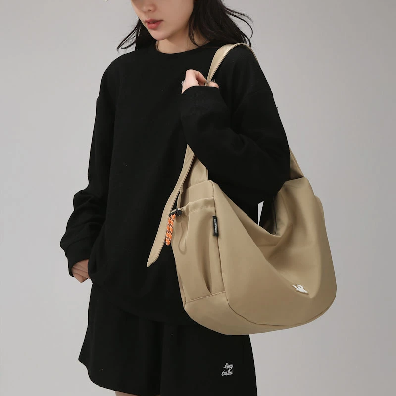 新款饺子包休闲通勤斜挎包女工装风上课单肩包运动旅行大容量背包
