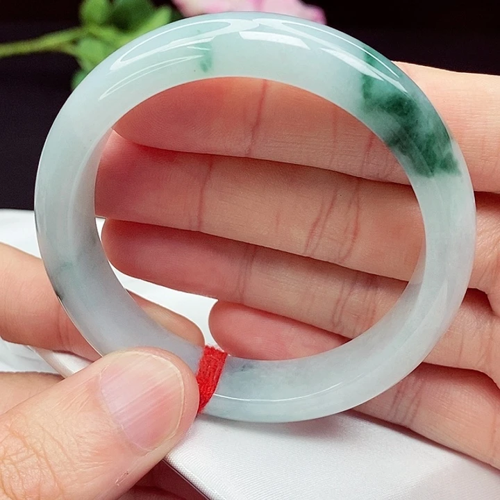 翡翠手镯未镶嵌56圈