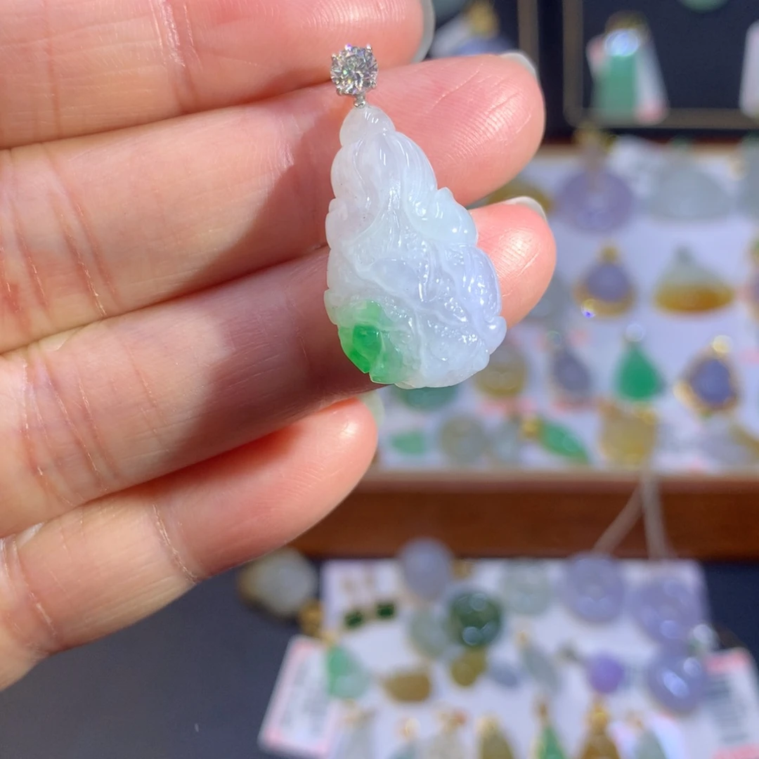 翡翠18K金镶嵌颈饰