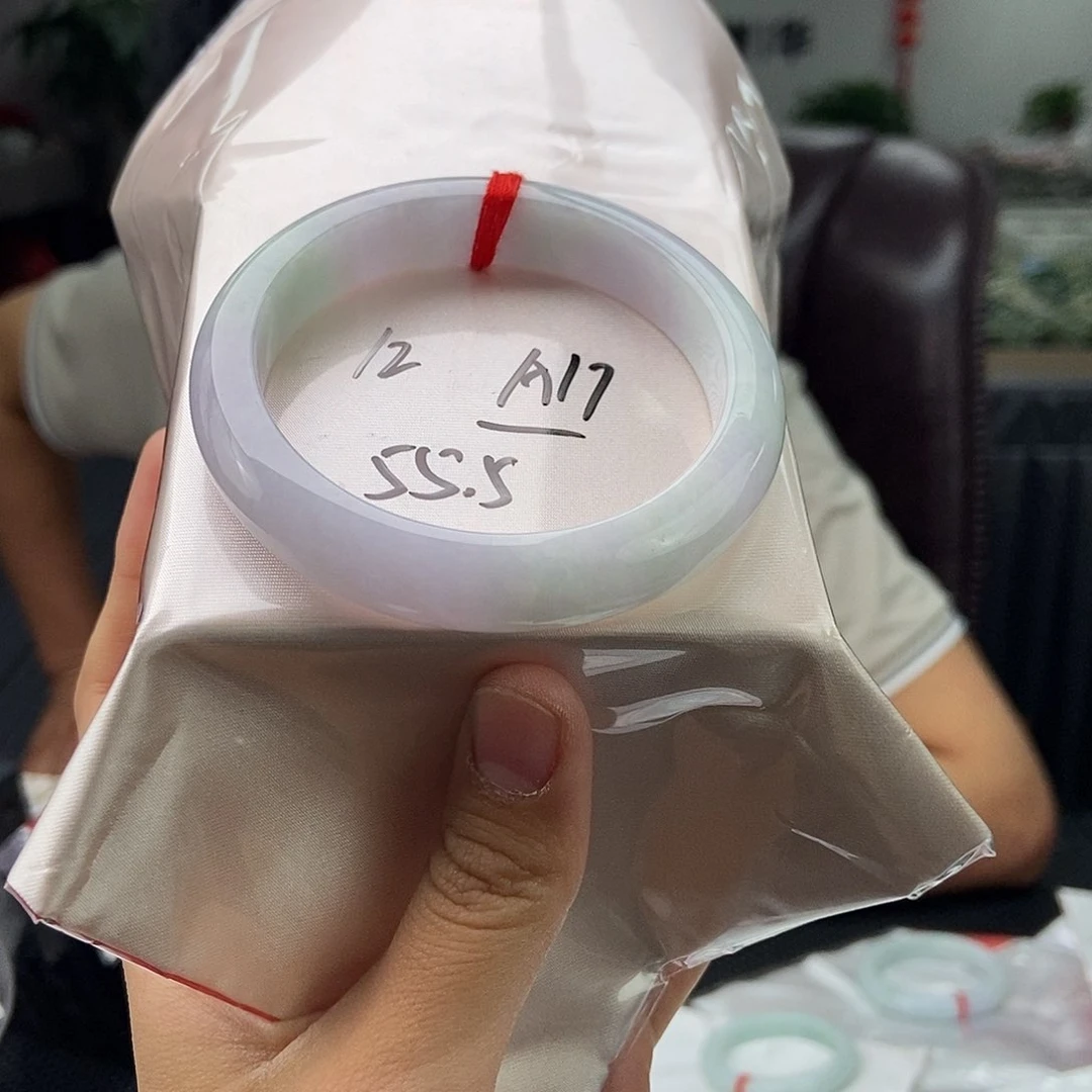 翡翠手镯未镶嵌颜色多样性发拍一发一
