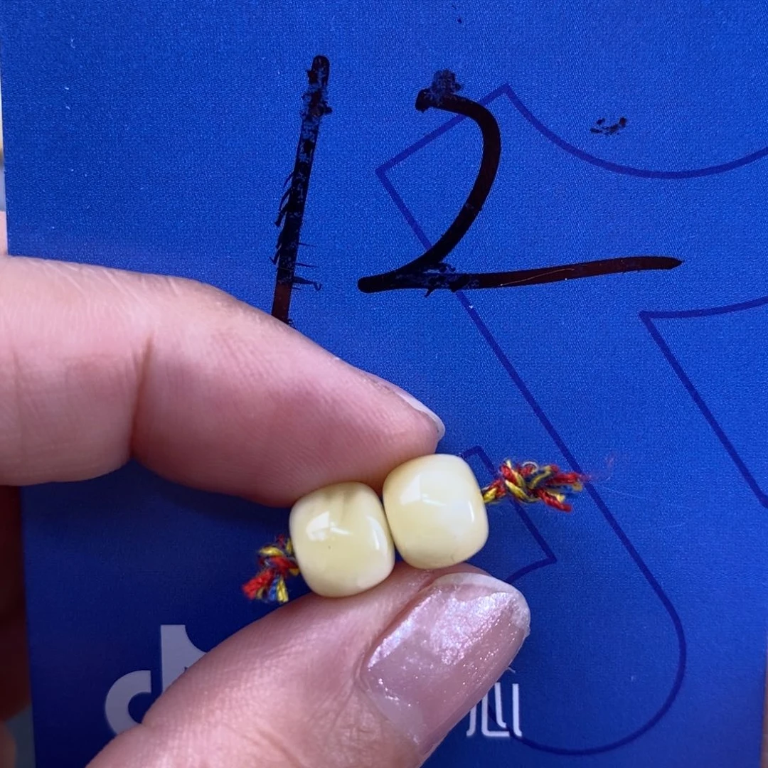 琥珀裸石未镶嵌晓*阳蜜蜡