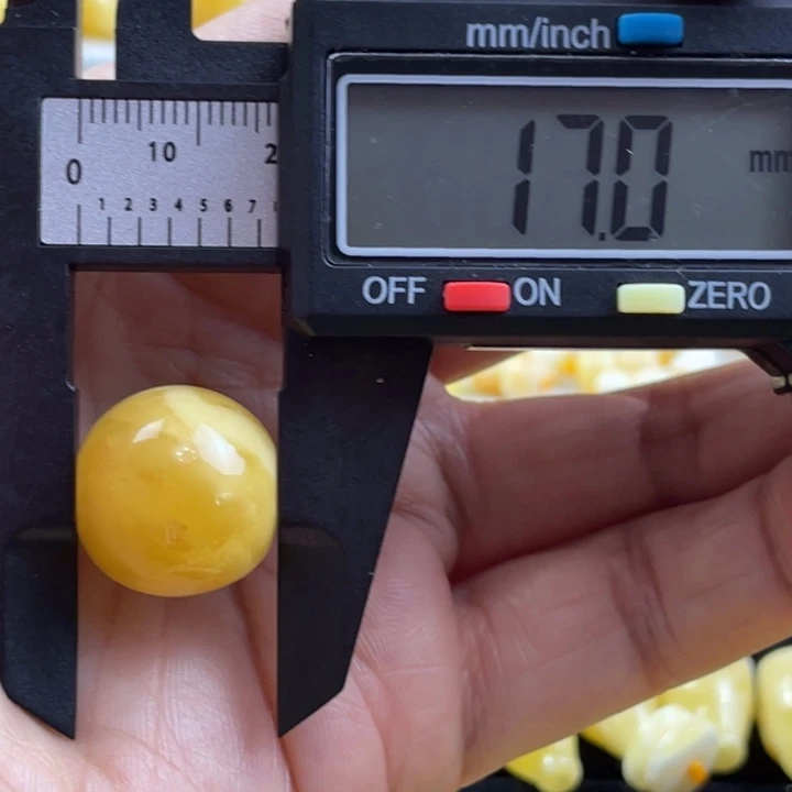 大***。蜜蜡未镶嵌裸石32
