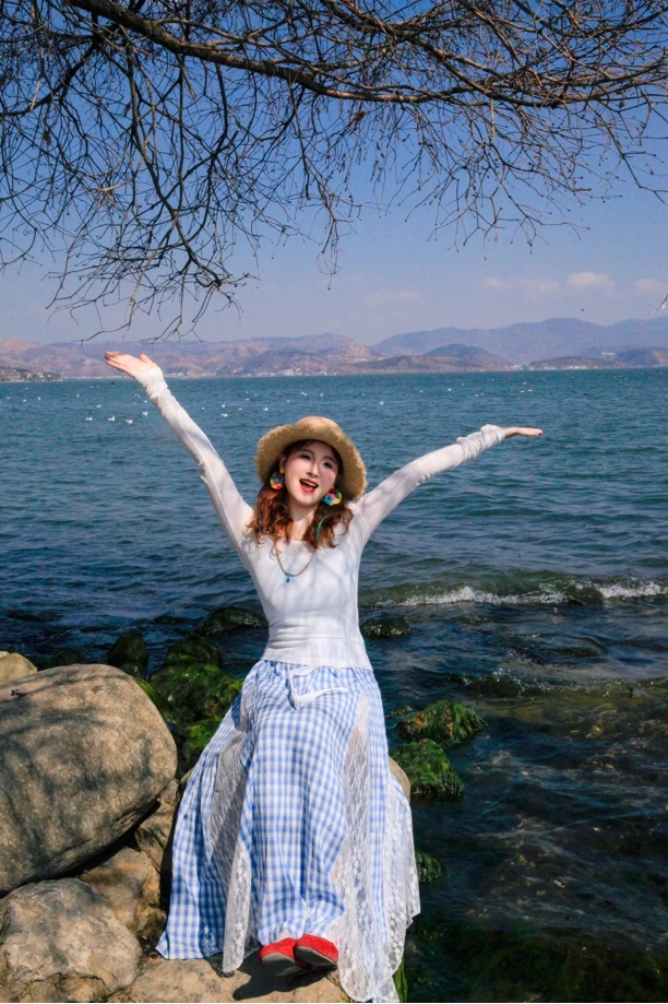 SHISAN十三服装【盐系穿搭】蕾丝拼接半身裙➕挂脖背心防晒衫三件套