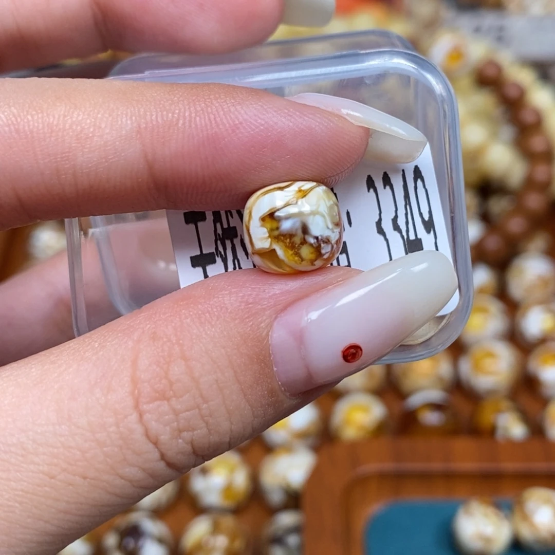 蜜蜡未镶嵌珠宝奇石3349