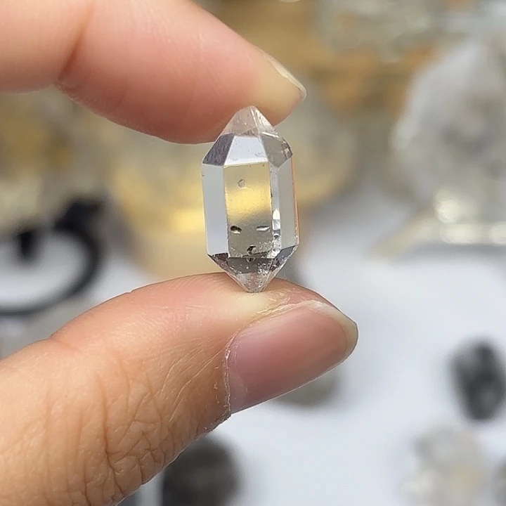 水晶颈饰未镶嵌不****?双尖闪灵钻