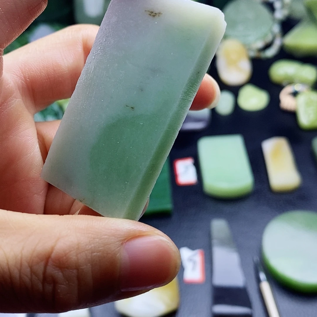未镶嵌和田玉耳饰乐**步