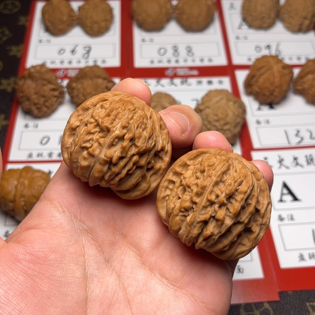 陈***c把件文玩核桃45尺全品楼