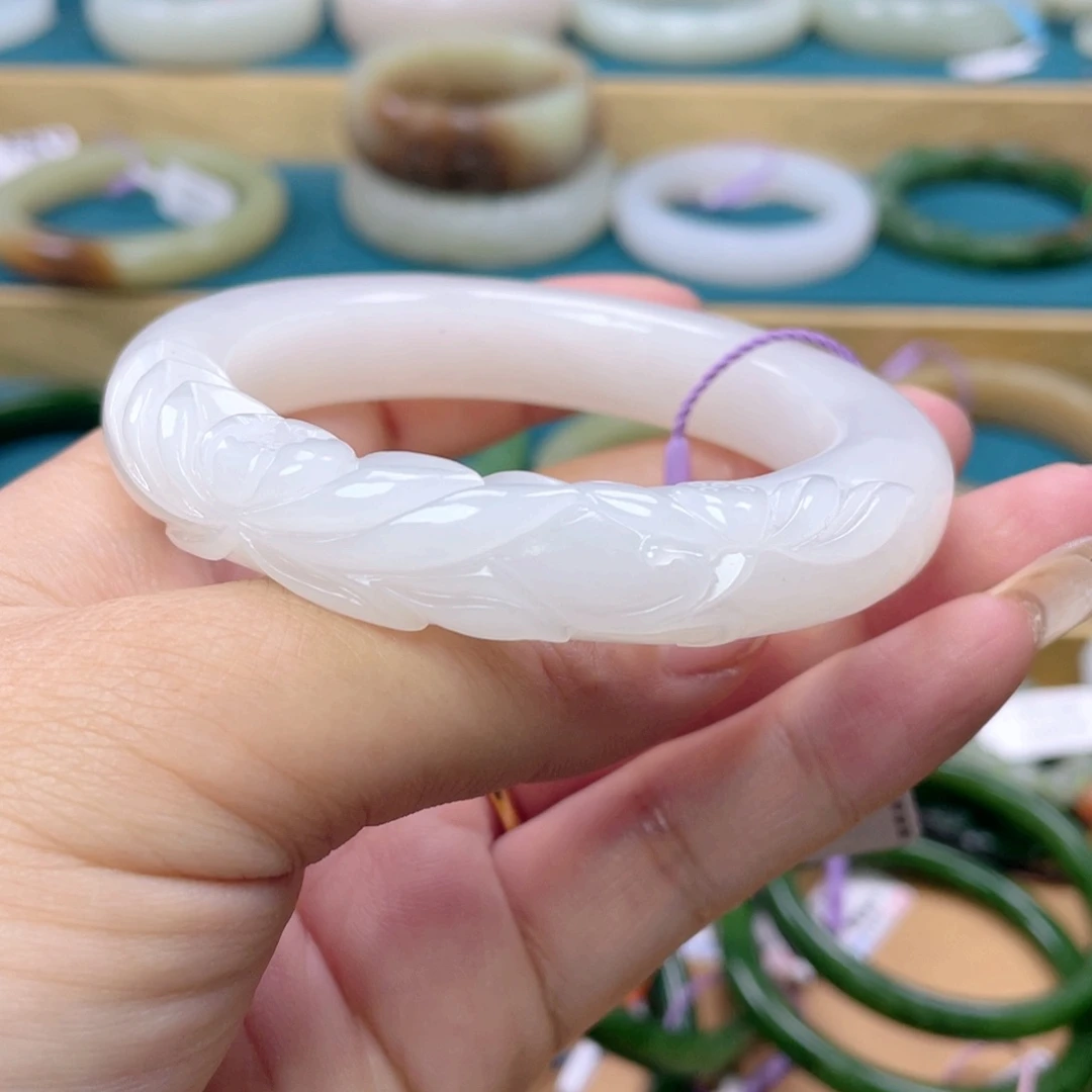 和田玉手镯未镶嵌7