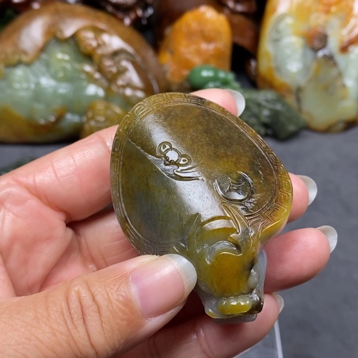 和田玉未镶嵌把件