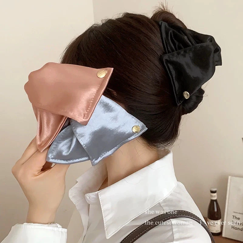 鎏光缎面贝壳新款缎面贝壳三角抓夹法式赫本高级感气质百搭鲨鱼夹