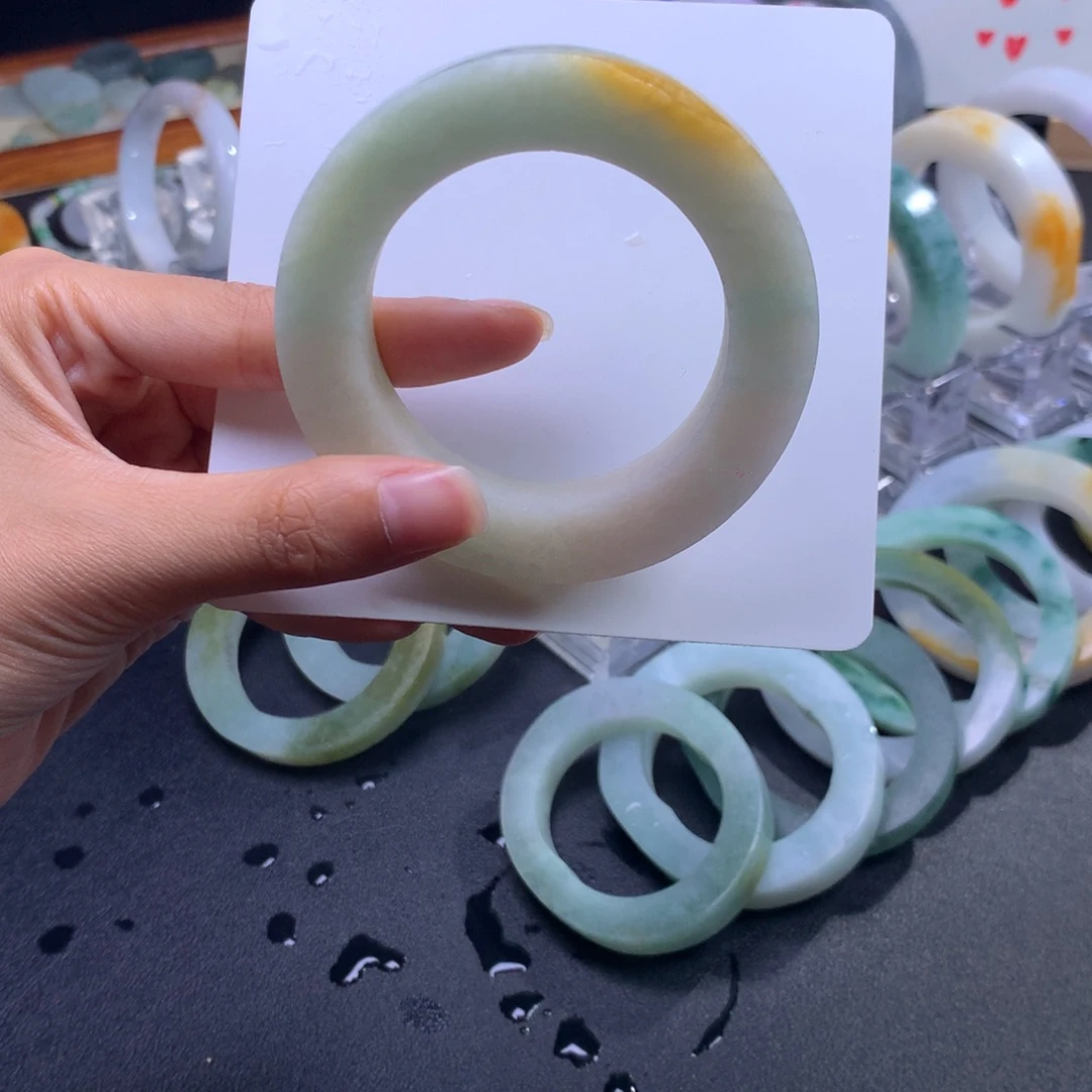 定制翡翠未镶嵌泥鳅背