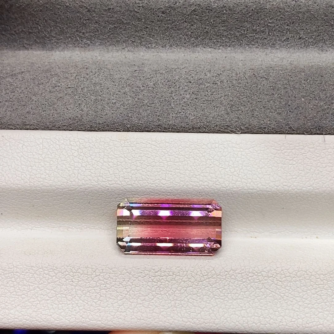 碧玺裸石未镶嵌7.135克拉天然西瓜碧玺