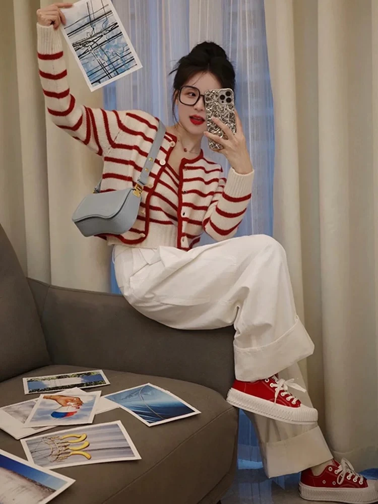 2025早秋新款松弛感穿搭红色条纹吊带背心开衫外套休闲裤三件套女