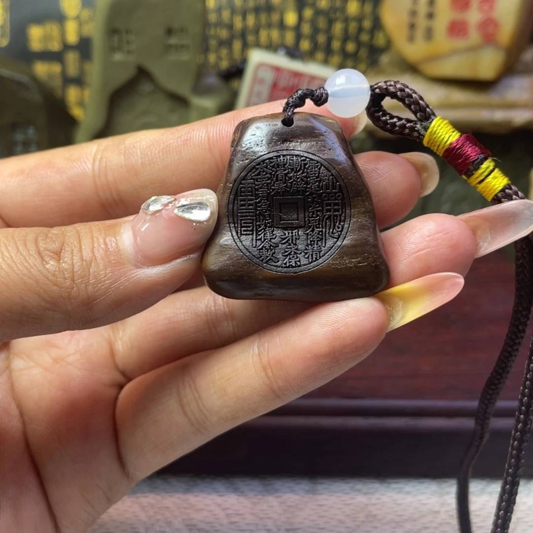 戈壁石松花石雕刻把件摆件