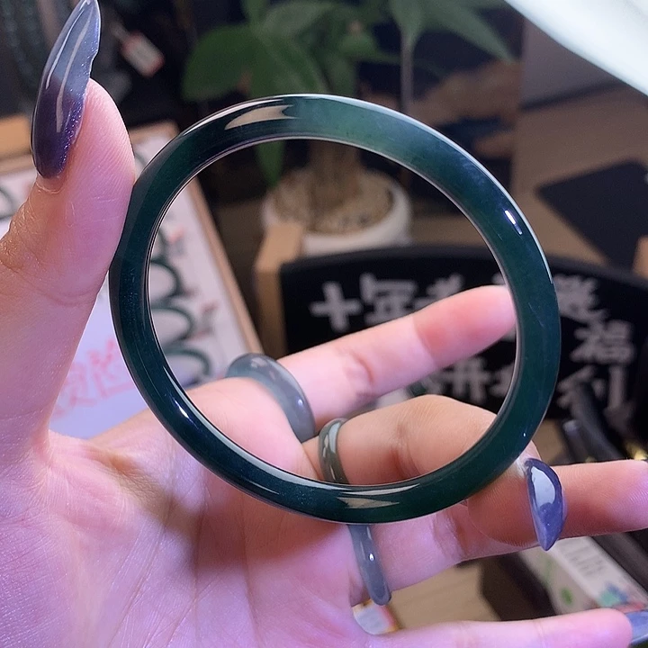 翡翠手镯未镶嵌56圈口