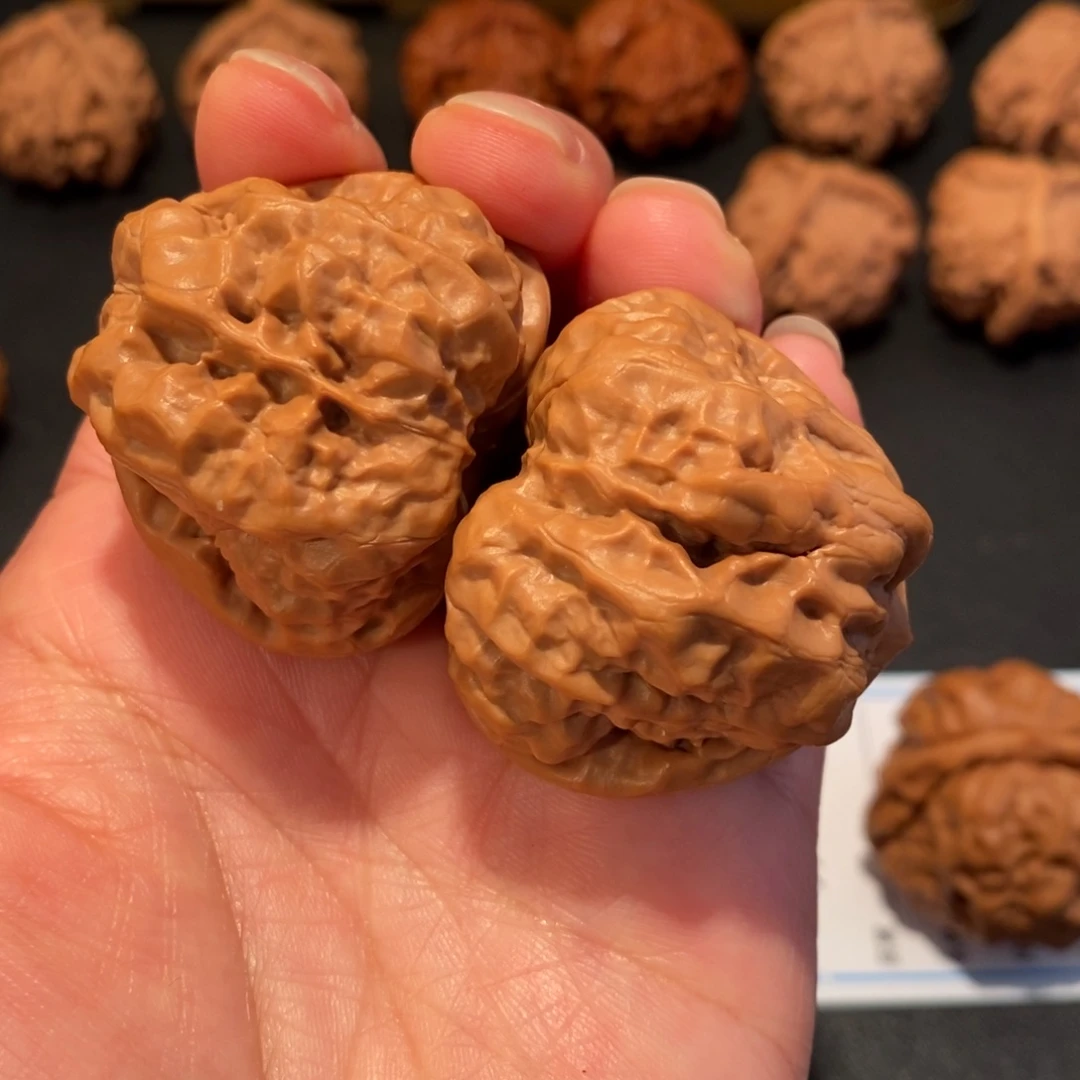 善***孩文玩核桃把件蛤蟆头