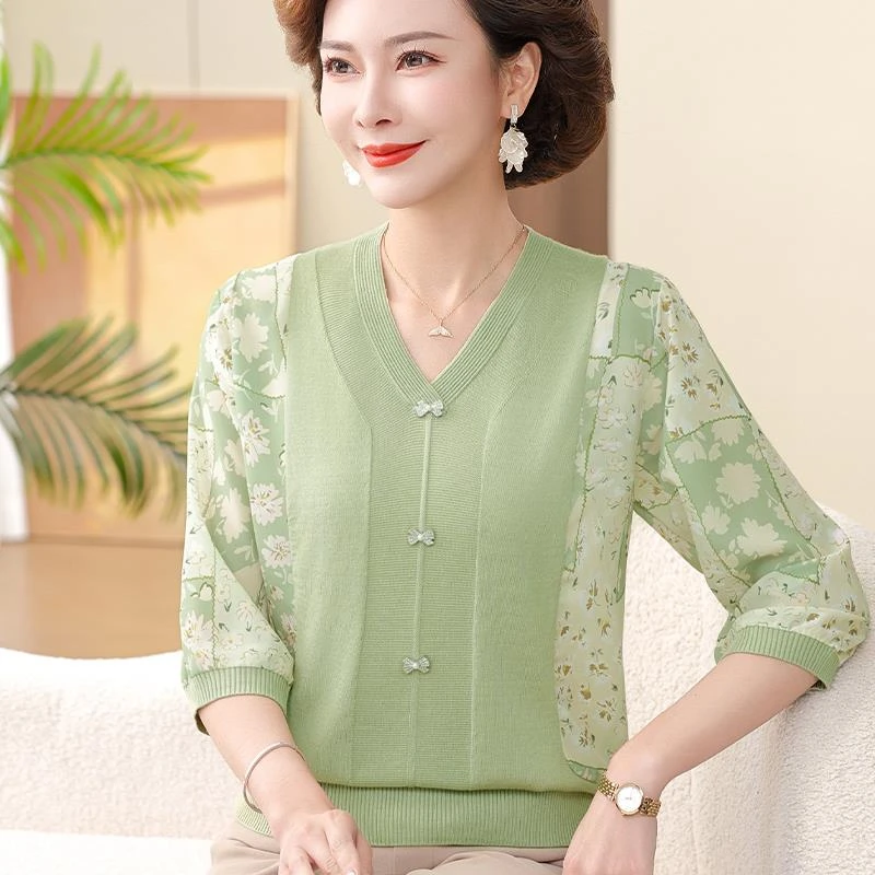 俞兆林妈妈春装新款薄针织打底小衫洋气上衣中老年女中袖T恤时尚V