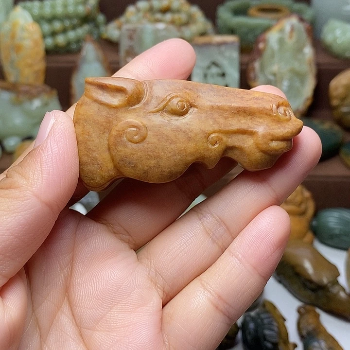 颈饰未镶嵌岫岩河磨玉（透闪石质玉）