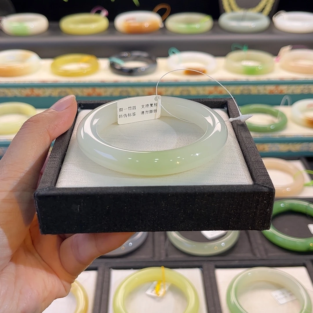 未镶嵌手镯和田玉白底冰翠