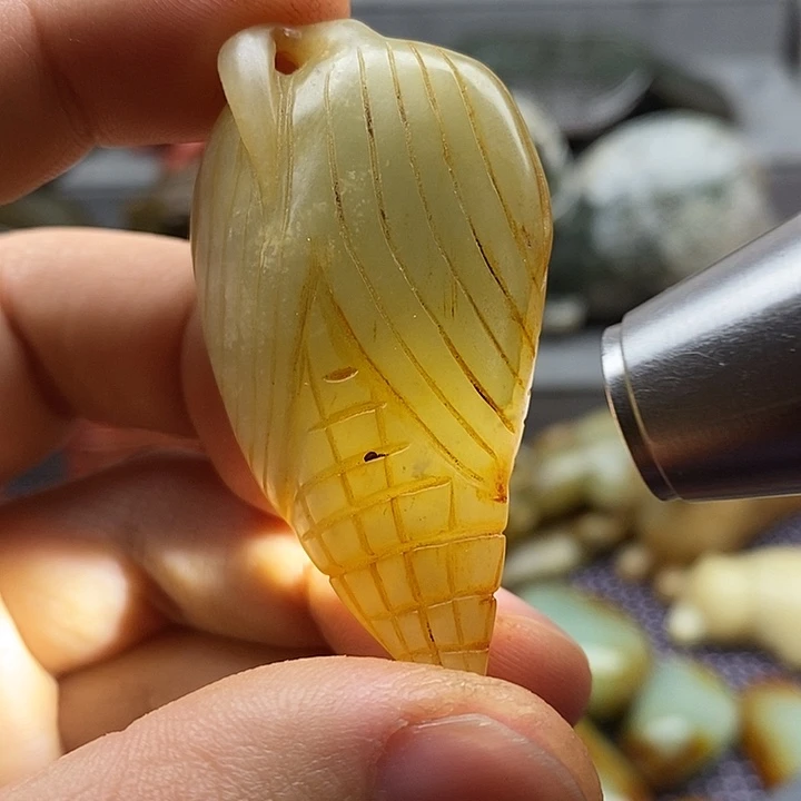未镶嵌蛇纹石玉颈饰