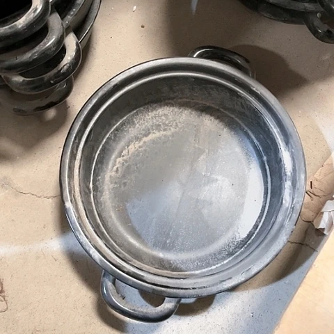 微瑕，明火，口径26厘米，高度7变形针孔拖釉